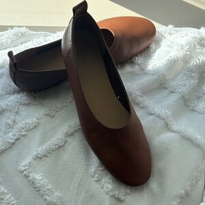 Quince italian leather flats in cognac- size 8